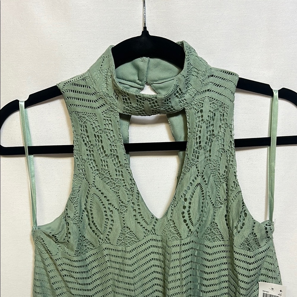 City Studio Green Mini Dress with Halter Neck and Lace Detail - Picture 3 of 4